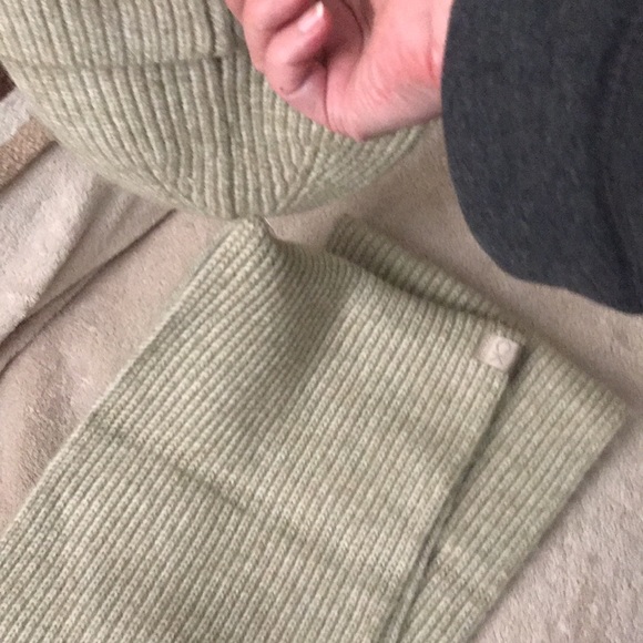 Calvin Klein hat and infinity scarf 🧣 set New without tags cream and white - Picture 3 of 9